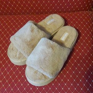 Muk Luks Plush Tan Slippers